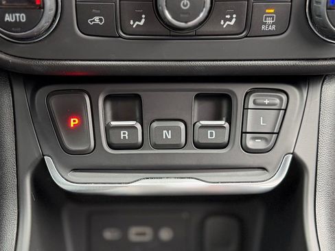 Used 2021 GMC Terrain SLE w/ Driver Convenience Package image 11