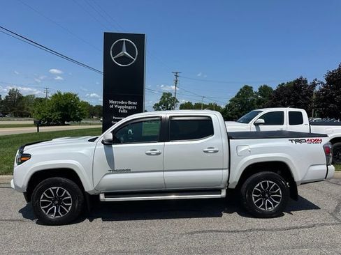 Used 2022 Toyota Tacoma TRD Sport w/ Technology Package AWD/4WD image 2