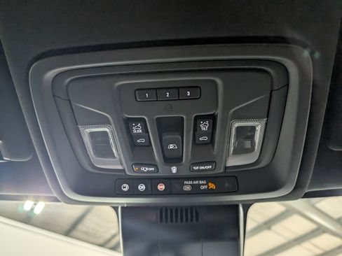 Used 2025 GMC Sierra 2500 AT4 w/ AT4 Premium Plus Package image 28