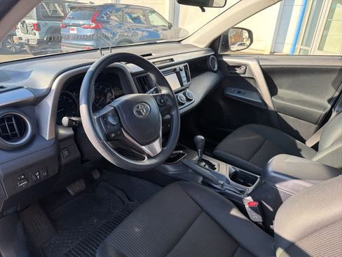 Used 2018 Toyota RAV4 LE image 31
