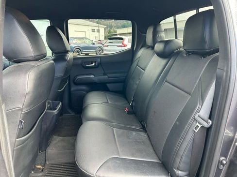 Used 2020 Toyota Tacoma TRD Off-Road w/ Technology Package image 11