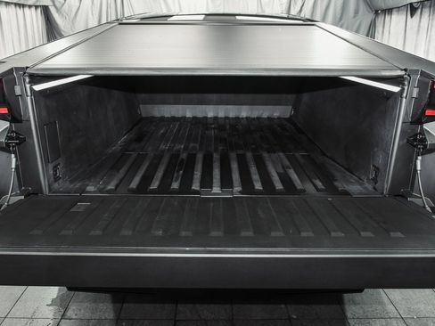 Used 2025 Tesla Cybertruck AWD Crew Cab image 71