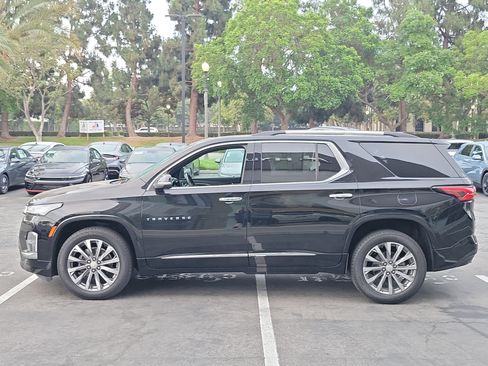 Used 2023 Chevrolet Traverse Premier FWD image 4