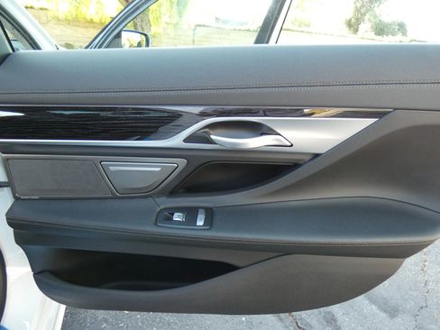 Used 2022 BMW 745e xDrive image 44