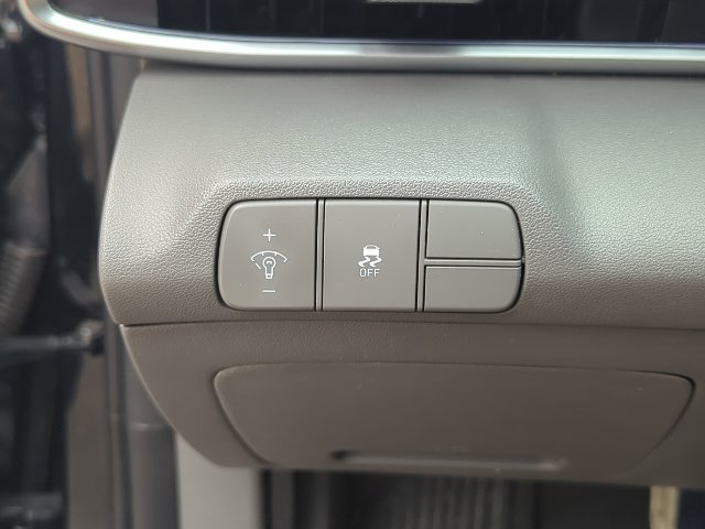 Used 2025 Hyundai Elantra SEL FWD image 35