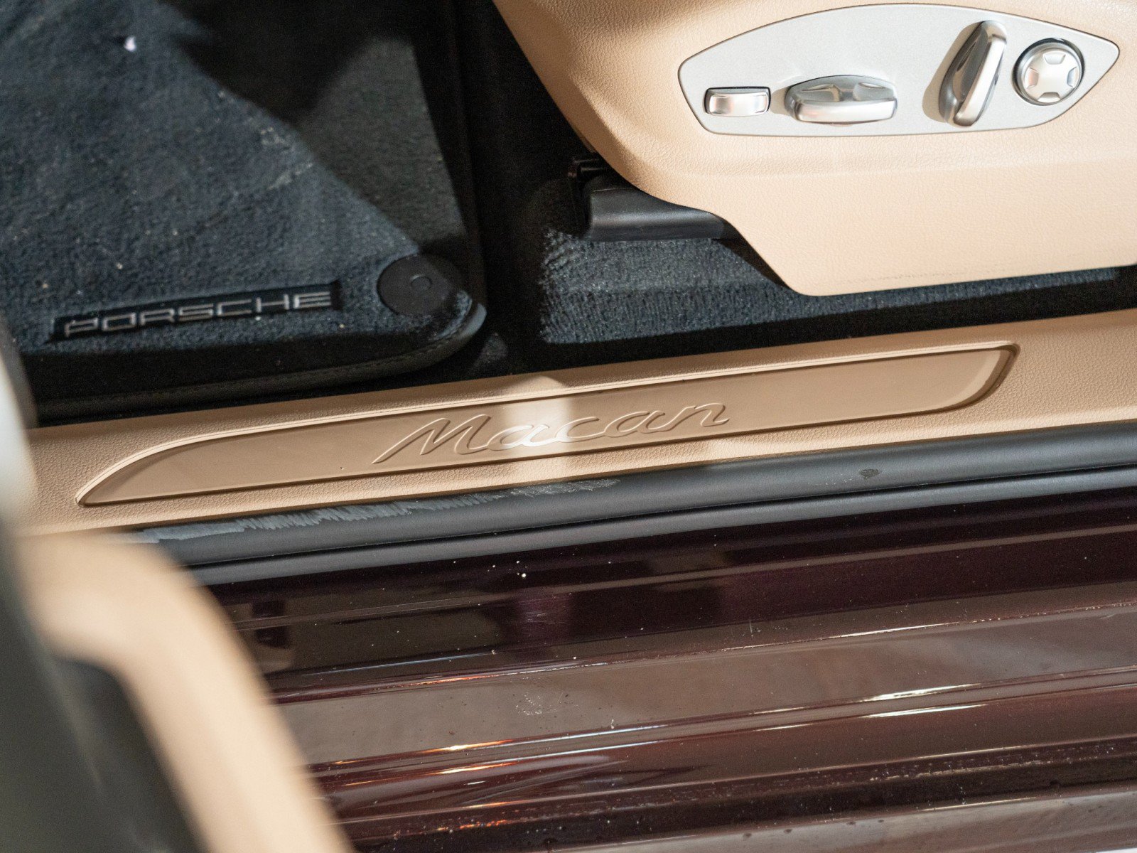 Certified 2026 Porsche Macan AWD/4WD image 12