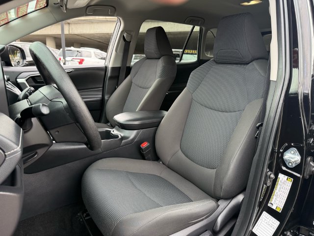 Certified 2025 Toyota RAV4 LE AWD/4WD image 9