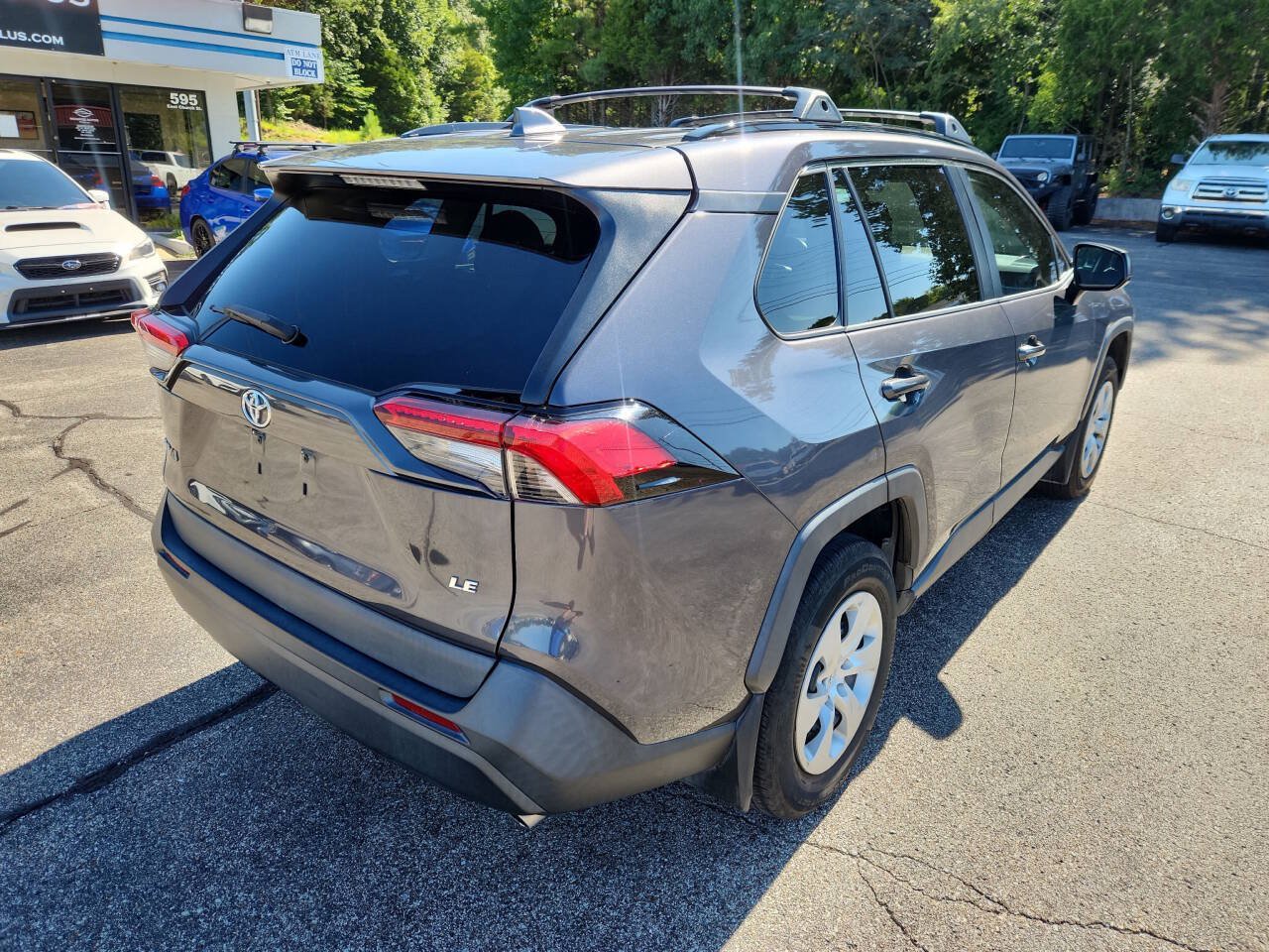 Used 2020 Toyota RAV4 LE FWD image 9