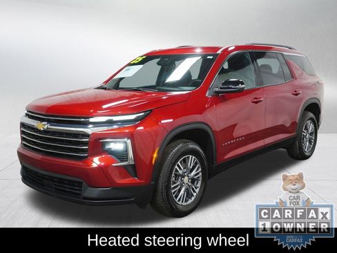 Used 2025 Chevrolet Traverse LT FWD image 12