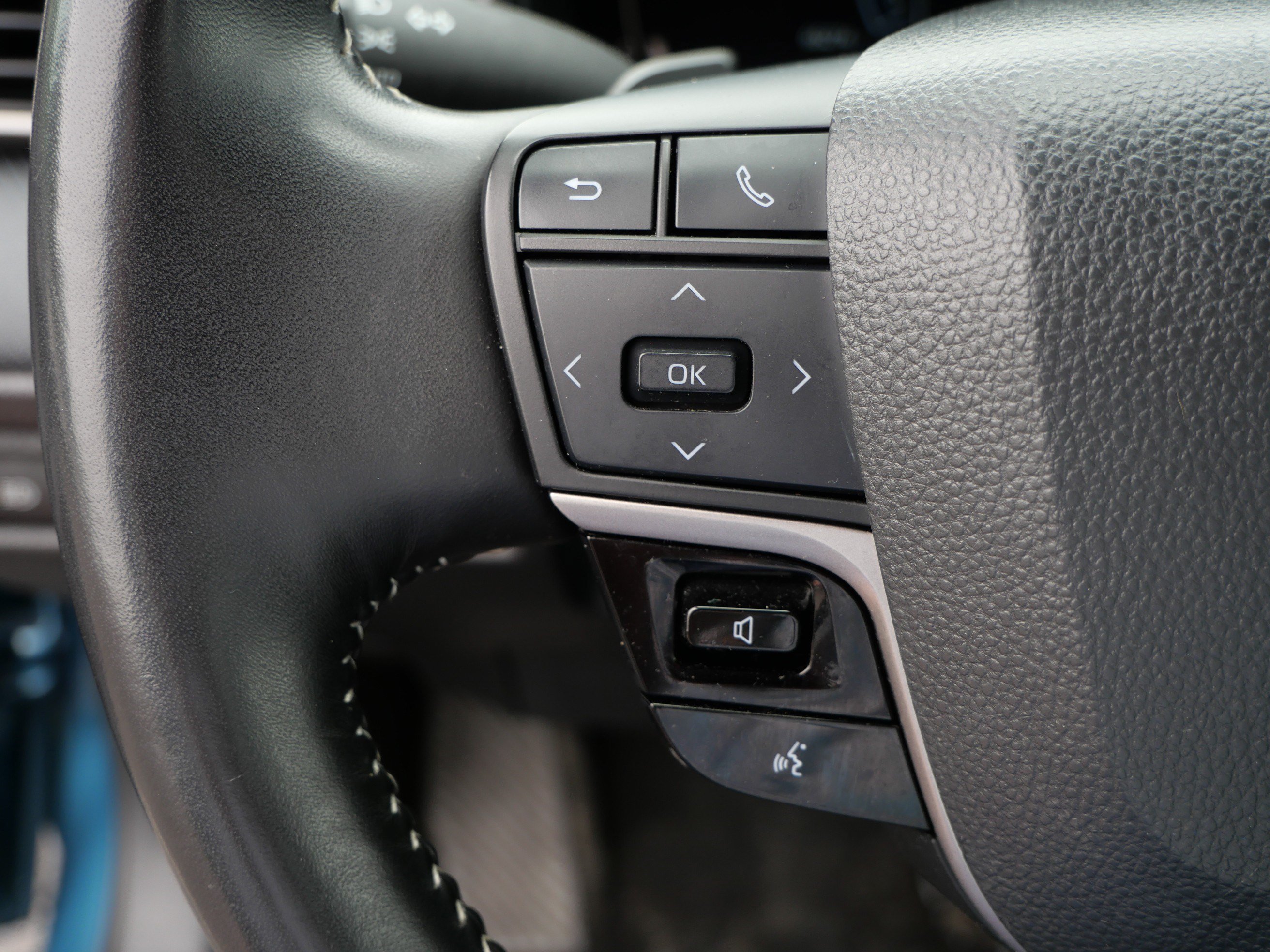 Certified 2025 Toyota Camry SE FWD image 27