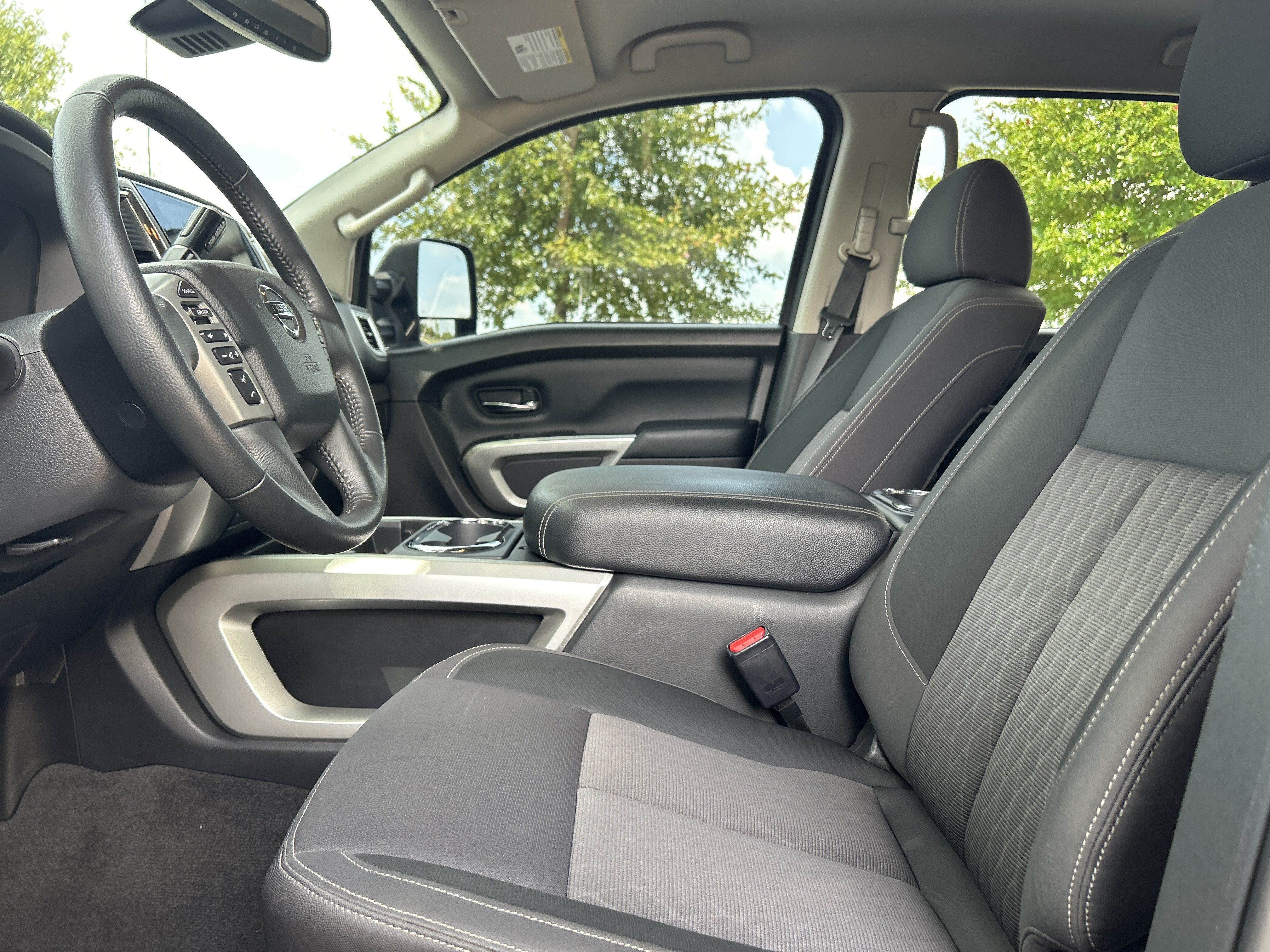 Used 2021 Nissan Titan SV w/ SV Convenience Package RWD image 24