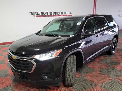 Used 2021 Chevrolet Traverse LS image 1