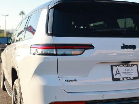 New 2025 Jeep Grand Cherokee L Limited image 9