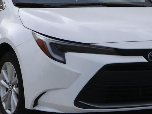 Used 2024 Toyota Corolla XLE image 7