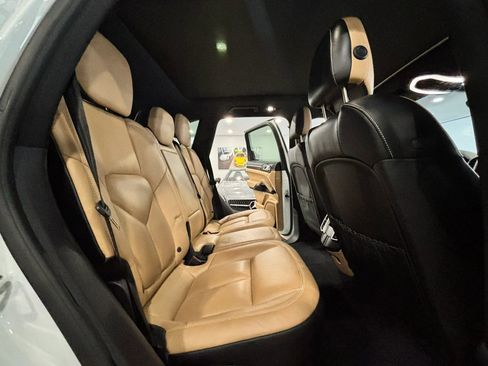 Used 2017 Porsche Cayenne Platinum Edition w/ Premium Package (PJV) image 19