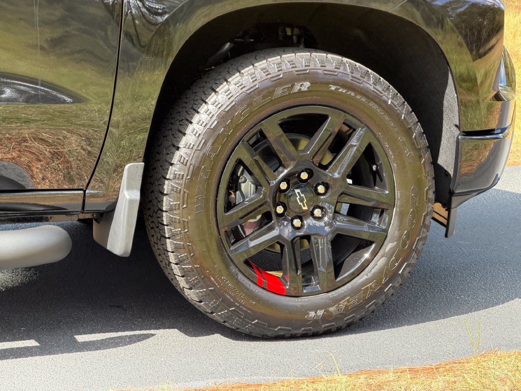 New 2026 Chevrolet Silverado 1500 RST w/ Redline Edition AWD/4WD image 13