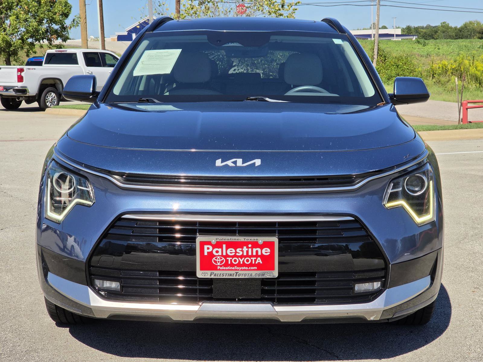 Used 2023 Kia Niro EX Touring FWD image 2