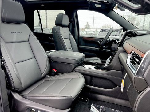 New 2026 GMC Yukon Denali w/ Sun & Power Step Package image 22