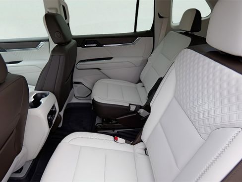 New 2026 GMC Acadia Denali image 23