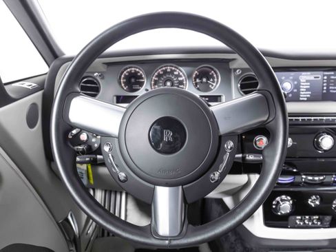 Used 2013 Rolls-Royce Phantom Drophead Coupe image 21