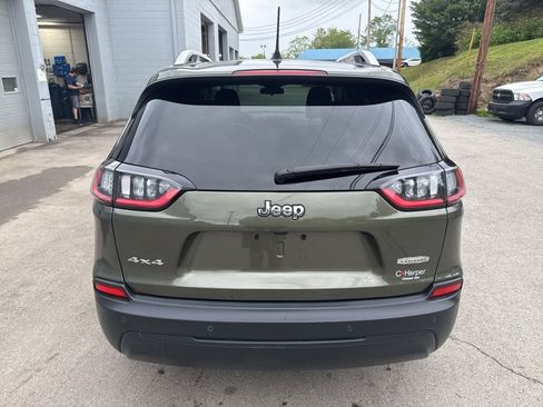 Used 2019 Jeep Cherokee Latitude Plus w/ Cold Weather Group AWD/4WD image 4