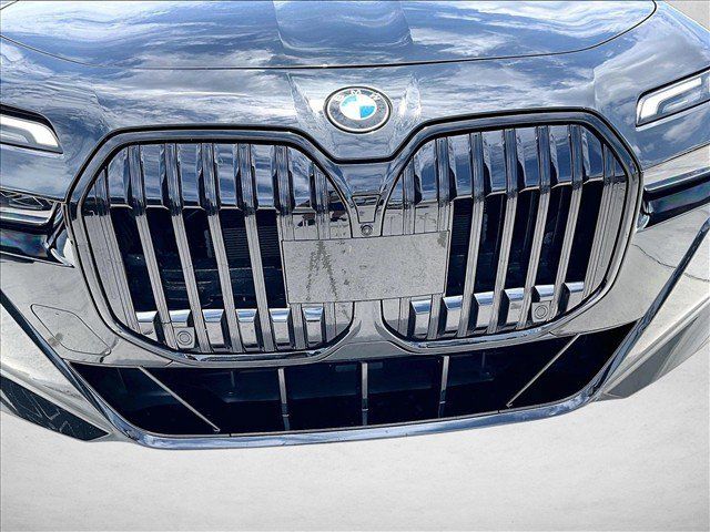 Used 2023 BMW 760i xDrive AWD/4WD image 28