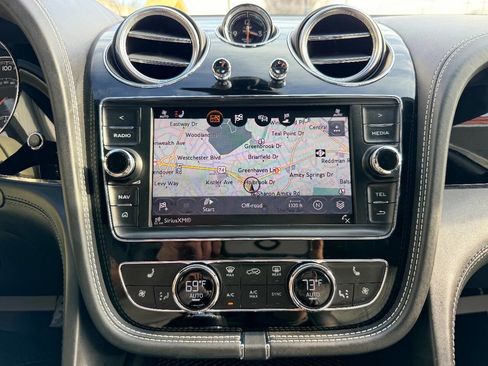 Used 2019 Bentley Bentayga image 23