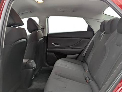 Used 2025 Hyundai Elantra SE w/ Cargo Package FWD image 17