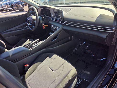 Certified 2023 Hyundai Elantra SE image 20