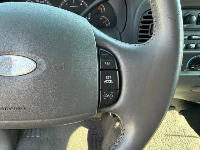 Used 2002 Ford F150 XLT AWD/4WD image 16