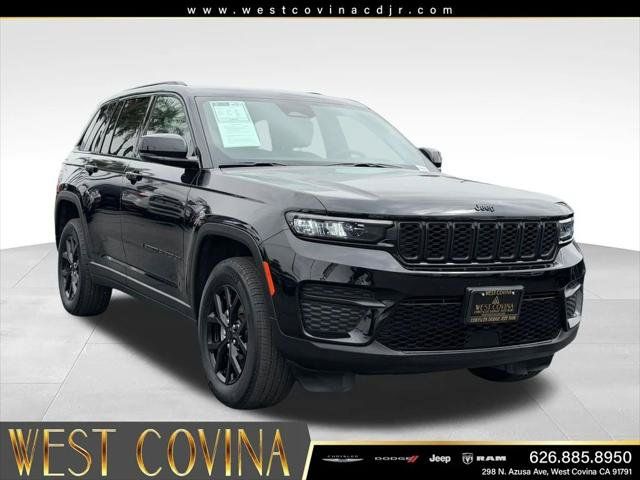 Certified 2025 Jeep Grand Cherokee Altitude RWD image 1