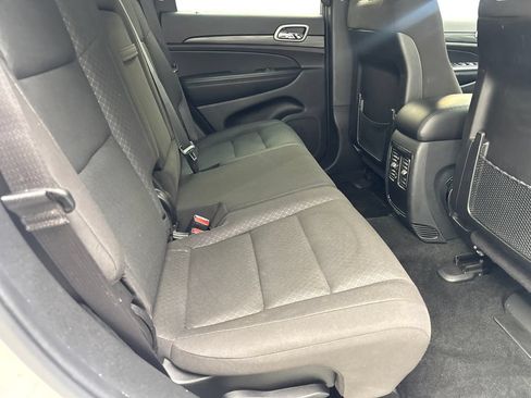 Used 2022 Jeep Grand Cherokee Laredo E AWD/4WD image 40