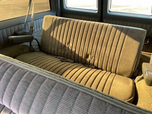 Used 1990 GMC Suburban 4WD image 22