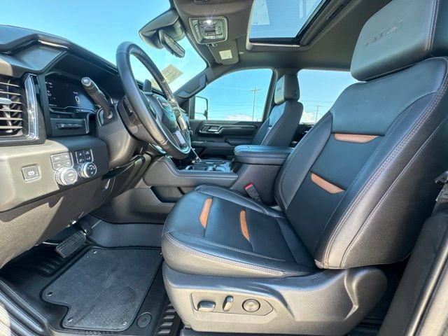 Used 2025 GMC Sierra 2500 AT4 w/ AT4 Premium Plus Package AWD/4WD image 2