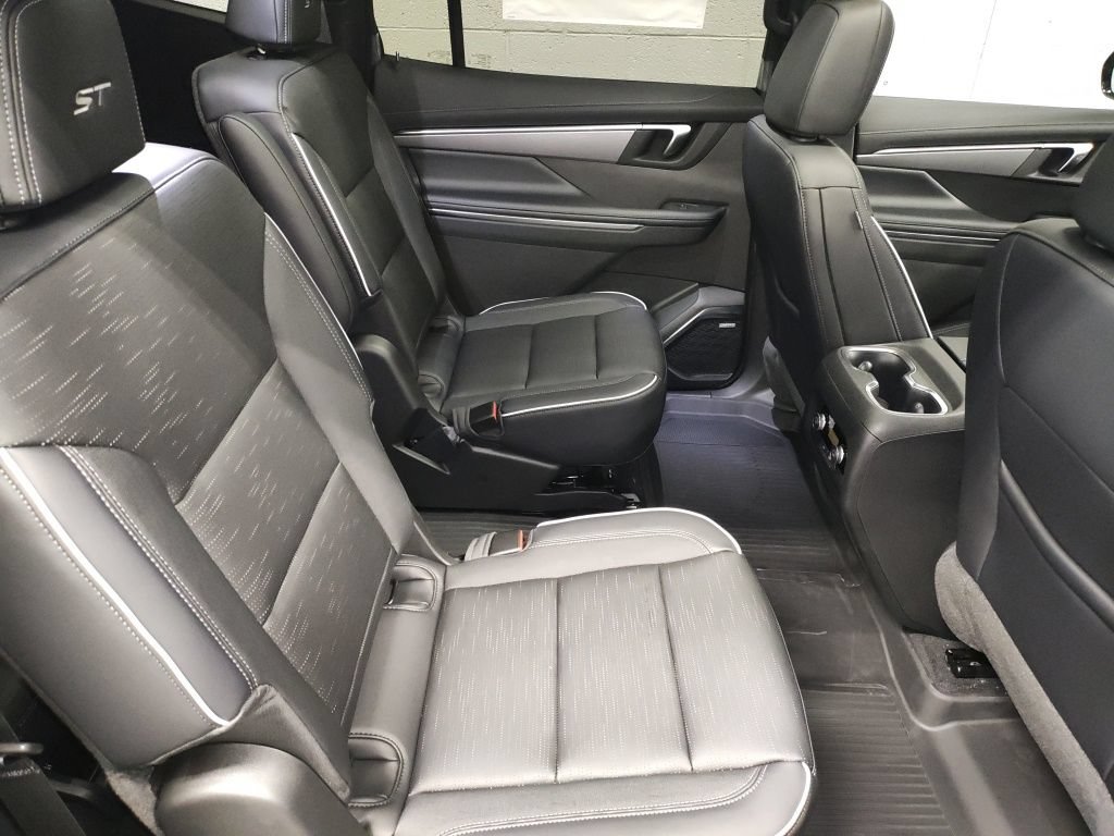 New 2026 Buick Enclave Sport Touring w/ Power Package AWD/4WD image 11