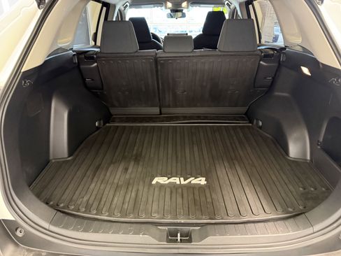 Used 2019 Toyota RAV4 LE image 6