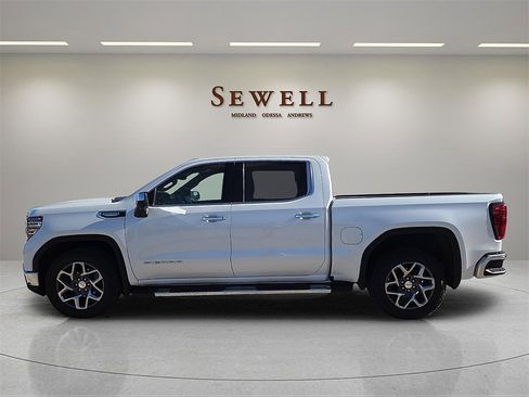 Used 2023 GMC Sierra 1500 SLT image 2