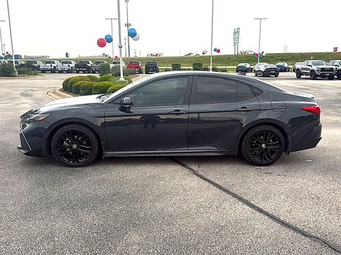 Used 2025 Toyota Camry SE w/ Convenience Package FWD image 5