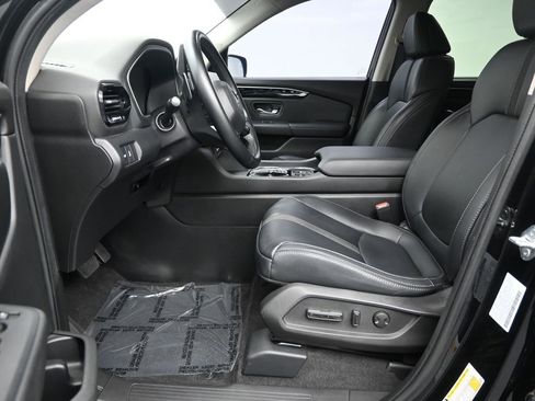 Used 2023 Honda Pilot Touring image 10