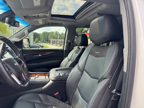 Used 2018 Cadillac Escalade ESV Luxury AWD/4WD image 26
