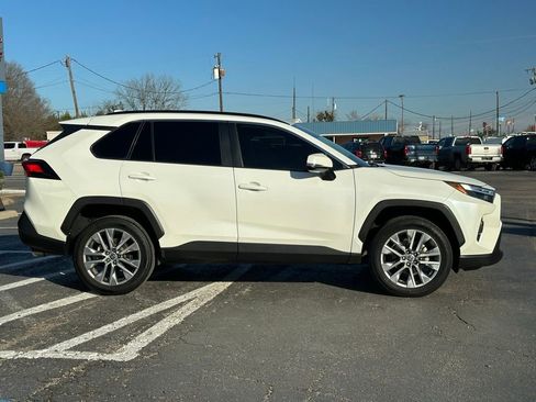 Used 2022 Toyota RAV4 XLE Premium image 4