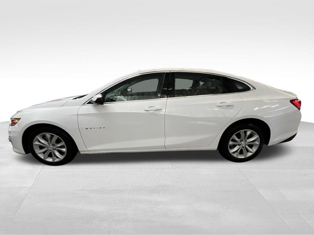 Used 2025 Chevrolet Malibu LT FWD image 2