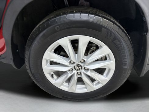 Used 2022 Toyota Corolla Cross LE w/ Moonroof Package FWD image 7