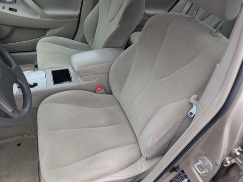 Used 2009 Toyota Camry LE FWD image 10