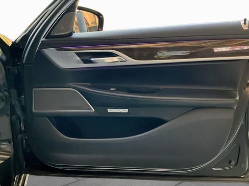 Used 2018 BMW 740i RWD image 22