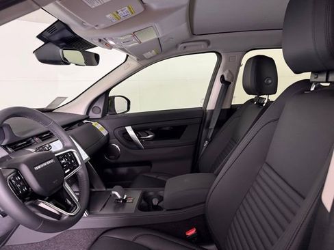 Used 2025 Land Rover Discovery Sport S image 16