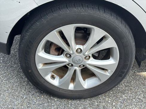 Used 2016 Kia Soul + FWD image 11