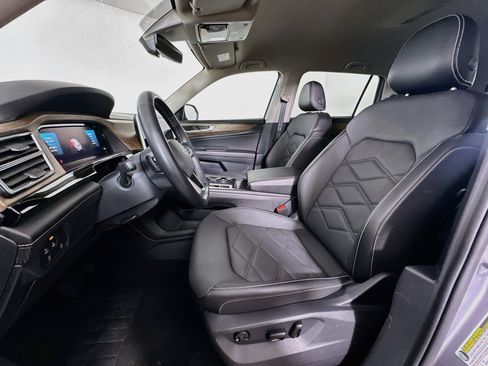 Used 2025 Volkswagen Atlas SE FWD image 13