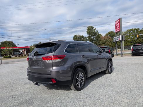 Used 2018 Toyota Highlander XLE image 7