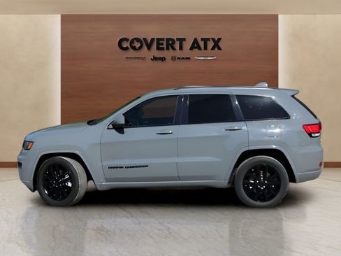 Used 2021 Jeep Grand Cherokee Laredo X image 2
